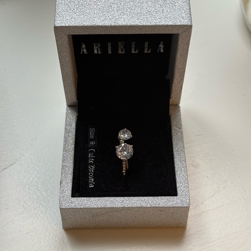 Ariella Silver Ring with Sparkling Cubic Zirconia - Sz 9